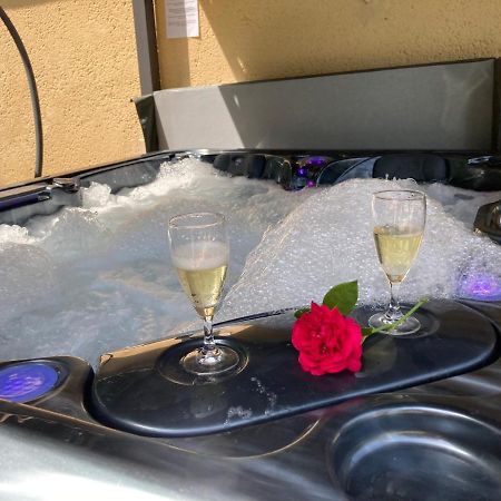Gite Des Combes Blanches Avec Piscine Et Jacuzzi Frayssinet-le-Gélat Buitenkant foto