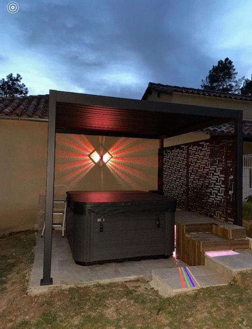 Gite Des Combes Blanches Avec Piscine Et Jacuzzi Frayssinet-le-Gélat Buitenkant foto