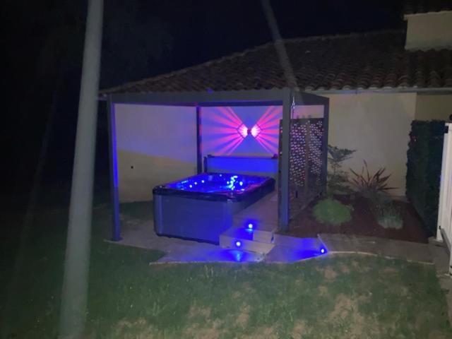 Gite Des Combes Blanches Avec Piscine Et Jacuzzi Frayssinet-le-Gélat Buitenkant foto