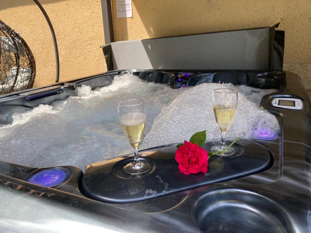 Gite Des Combes Blanches Avec Piscine Et Jacuzzi Frayssinet-le-Gélat Buitenkant foto